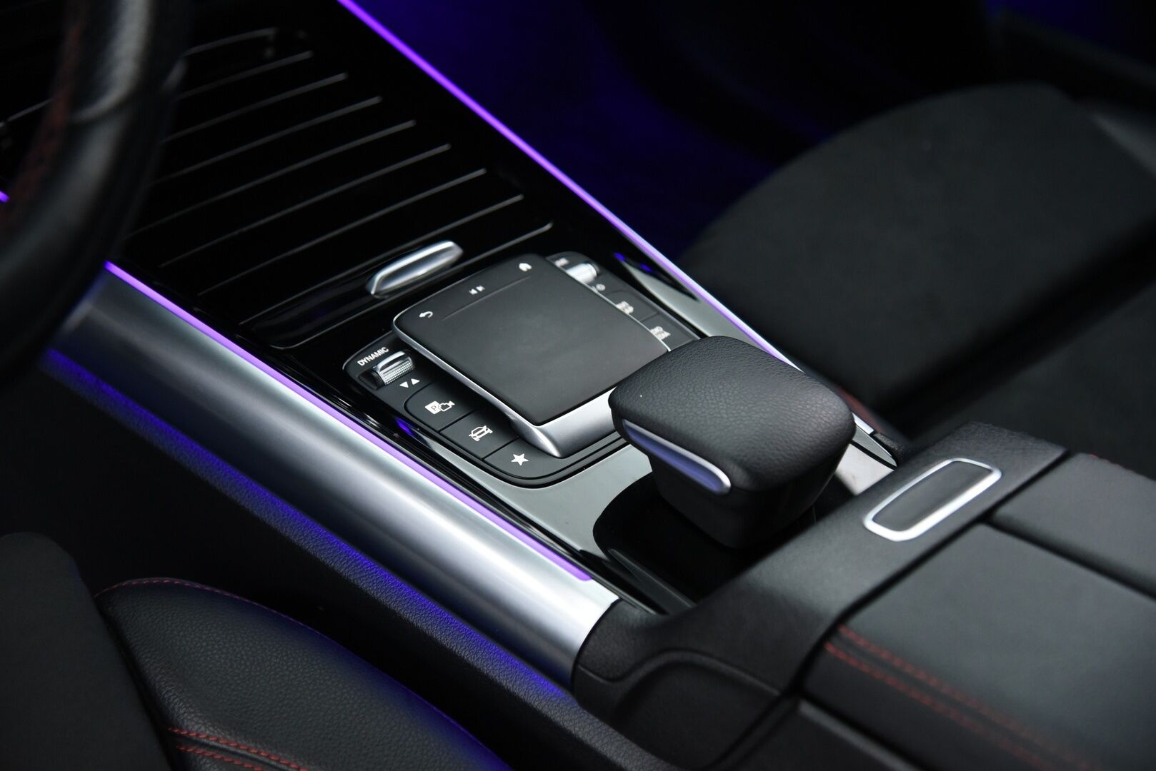 Mercedes-Benz EQA 2021 250 Business AMG - DTR+Q | Distronic + | P-kamera | Vetokoukku | Widescreen | LED | Ambient | Keyless | Midline äänentoisto | AMG sisä- ja ulkopaketilla | SOH 96%