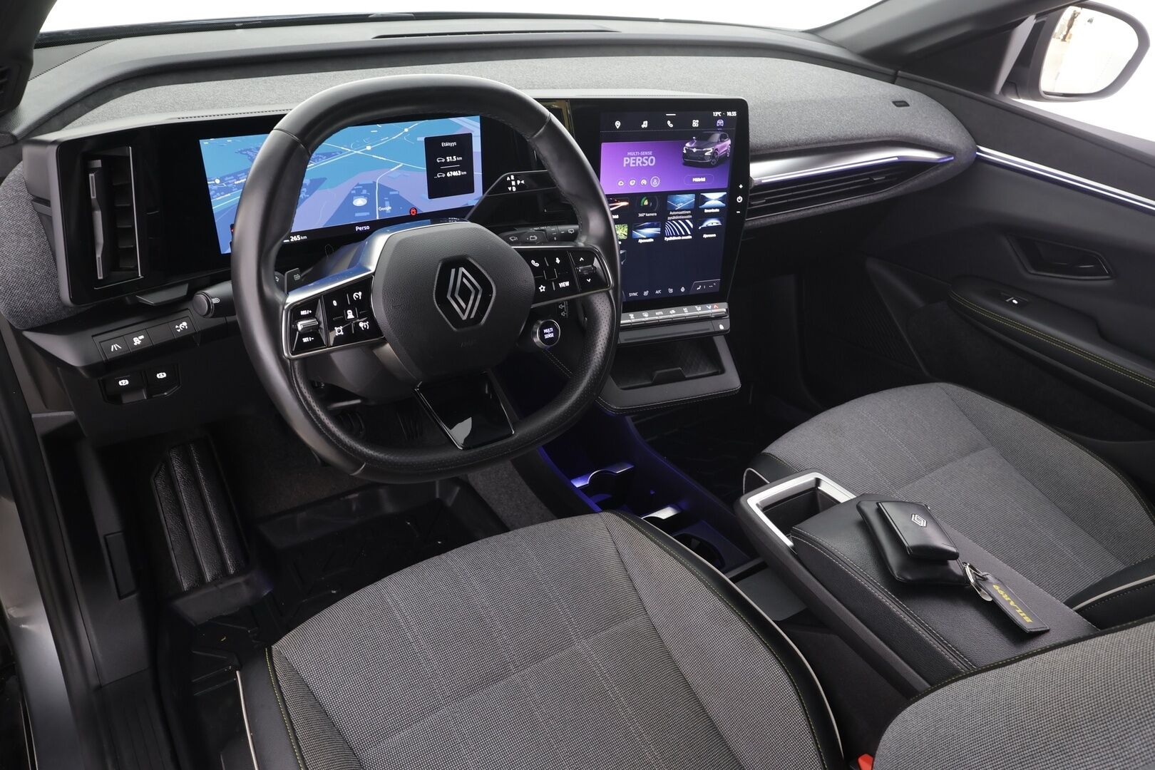 Renault Megane 2023 E-Tech electric 60kWh 220hv Techno * Koukku / ILP / ACC / LED / 360 / Navi / Kaistavahti * - 1-om Suomi-auto / 2x Latauskaapelit / Kahdet renkaat aluvanteilla