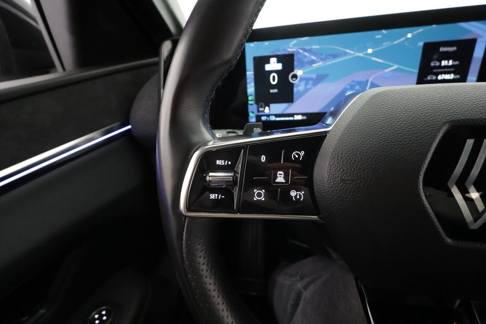 Renault Megane 2023 E-Tech electric 60kWh 220hv Techno * Koukku / ILP / ACC / LED / 360 / Navi / Kaistavahti * - 1-om Suomi-auto / 2x Latauskaapelit / Kahdet renkaat aluvanteilla