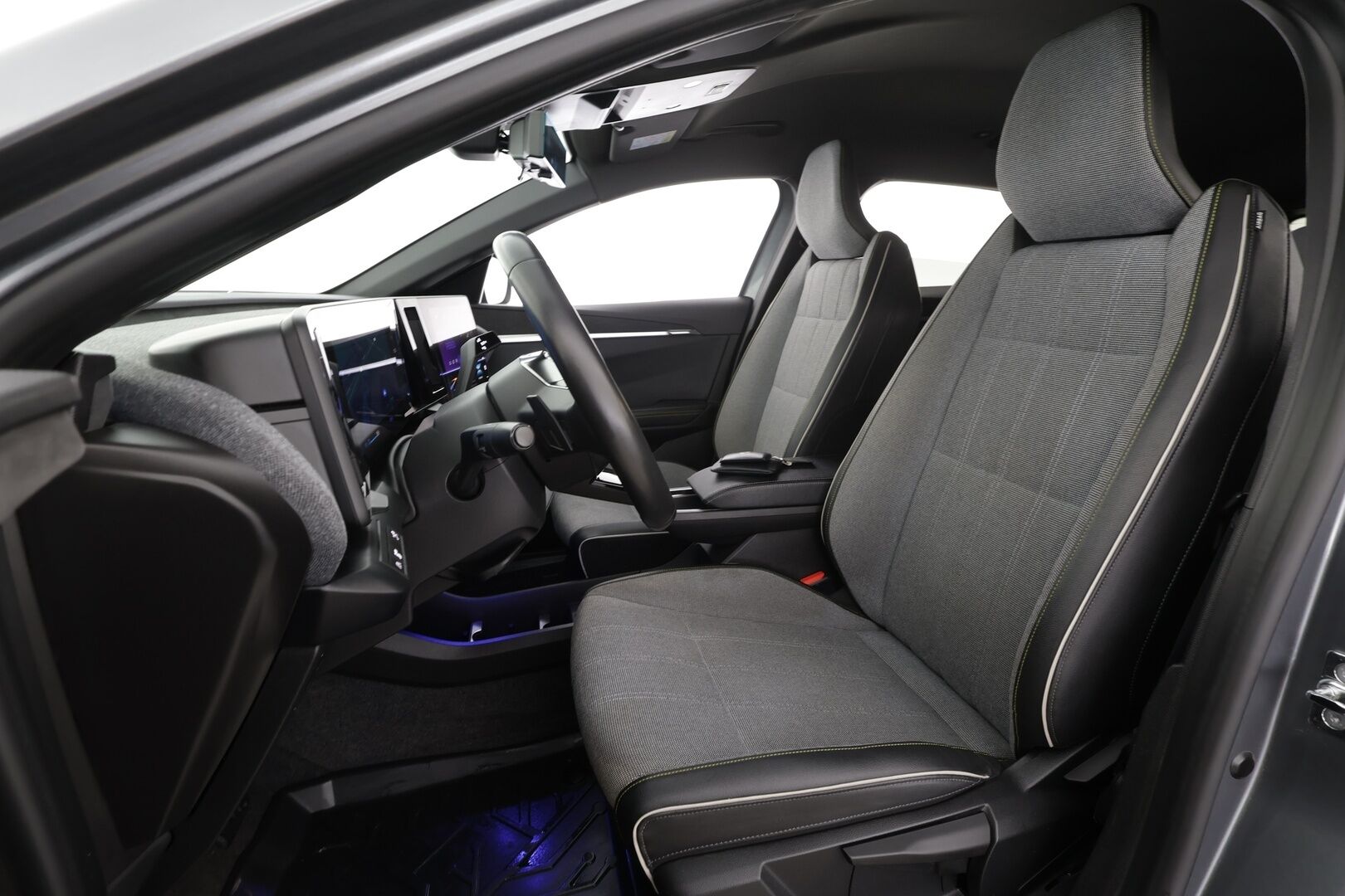 Renault Megane 2023 E-Tech electric 60kWh 220hv Techno * Koukku / ILP / ACC / LED / 360 / Navi / Kaistavahti * - 1-om Suomi-auto / 2x Latauskaapelit / Kahdet renkaat aluvanteilla