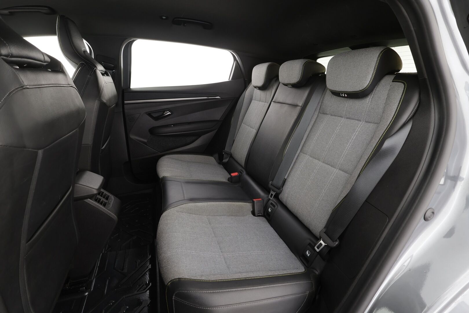 Renault Megane 2023 E-Tech electric 60kWh 220hv Techno * Koukku / ILP / ACC / LED / 360 / Navi / Kaistavahti * - 1-om Suomi-auto / 2x Latauskaapelit / Kahdet renkaat aluvanteilla