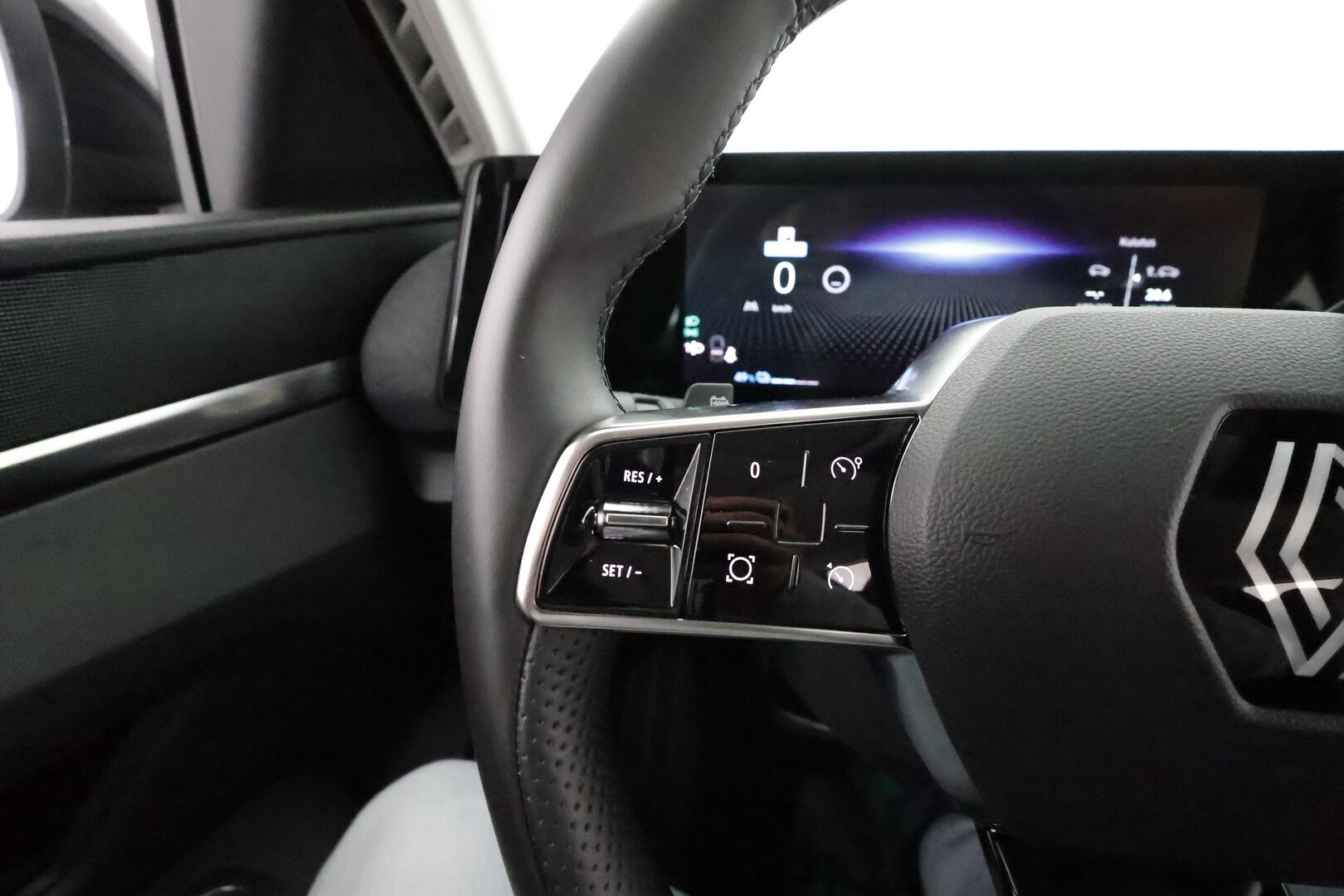 Renault Megane 2022 E-Tech electric 60kWh 220hv Equilibre **Digimittaristo / P.kamera / Kaistavahti / Apple&Android / LED / Kahdet renkaat** - 3,99 % KORKOTARJOUS TÄHÄN AUTOON - 31.5. ASTI! - 1-om. Suomi-auto / 