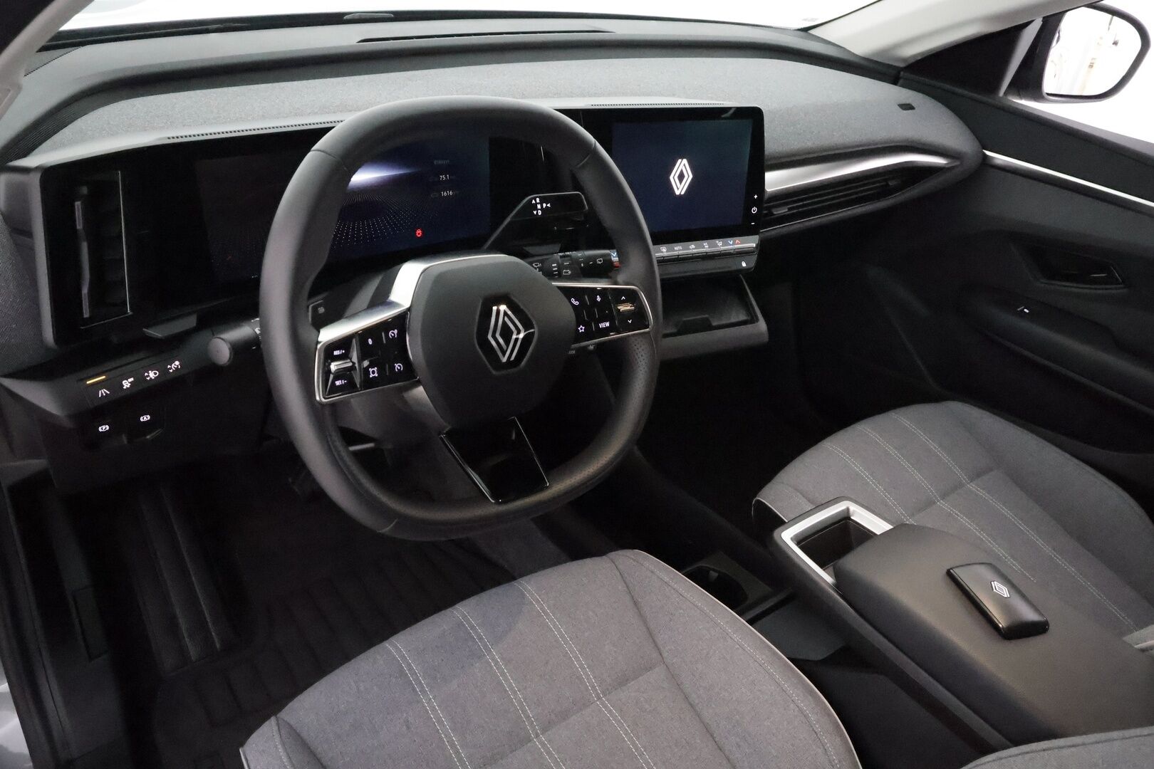 Renault Megane 2022 E-Tech electric 60kWh 220hv Equilibre **Digimittaristo / P.kamera / Kaistavahti / Apple&Android / LED / Kahdet renkaat** - 3,99 % KORKOTARJOUS TÄHÄN AUTOON - 31.5. ASTI! - 1-om. Suomi-auto / 
