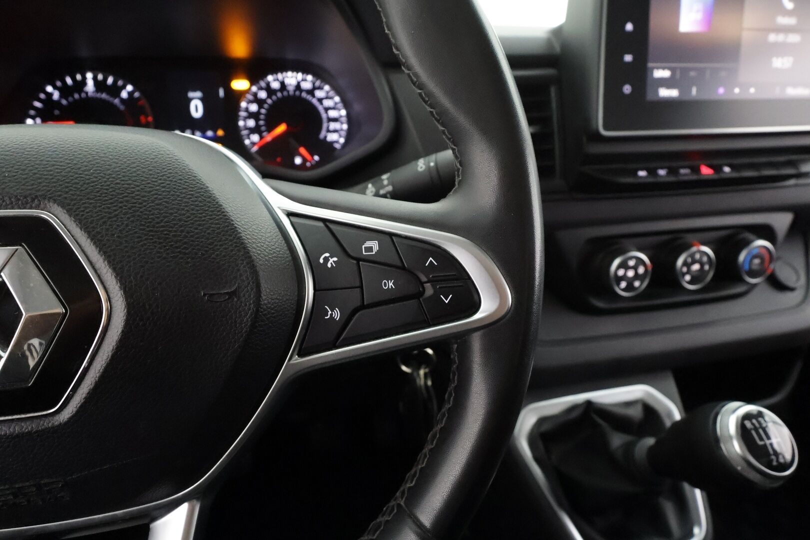 Renault Trafic 2022 Blue dCi 130 L2H1 6,7m3 Nordic Edition * Webasto / Koukku / LED / P.Kamera / Apple&Android * - Facelift / Suomi-auto / Kahdet renkaat / Merkkihuollot