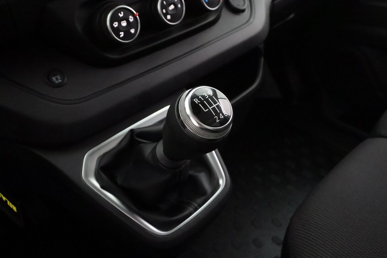 Renault Trafic 2022 Blue dCi 130 L2H1 6,7m3 Nordic Edition * Webasto / Koukku / LED / P.Kamera / Apple&Android * - Facelift / Suomi-auto / Kahdet renkaat / Merkkihuollot