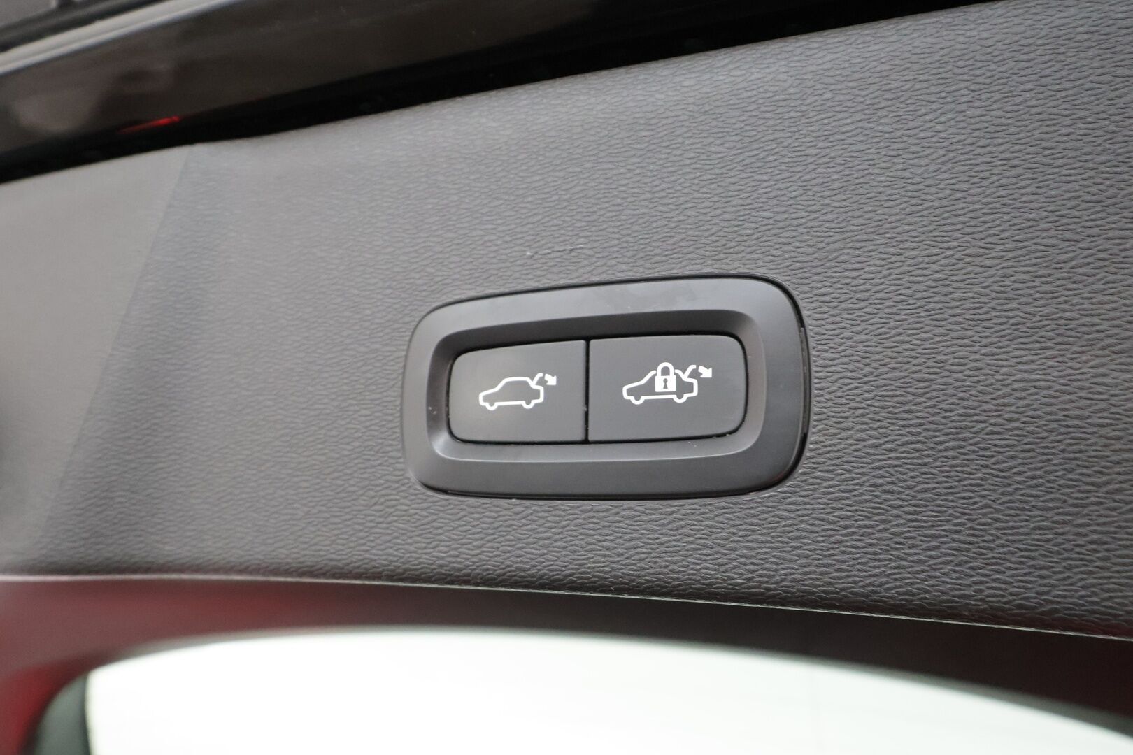 Volvo C40 2023 Recharge Single Ultimate aut - ACC | ILP | H&K | Lasikatto | Koukku | 360° | Muistipenkki | LED | Navi | BLIS | 1.Om Suomi-auto | Kahdet renkaat aluvanteilla | Merkkihuollettu | 2x laturit | SOH 94.3