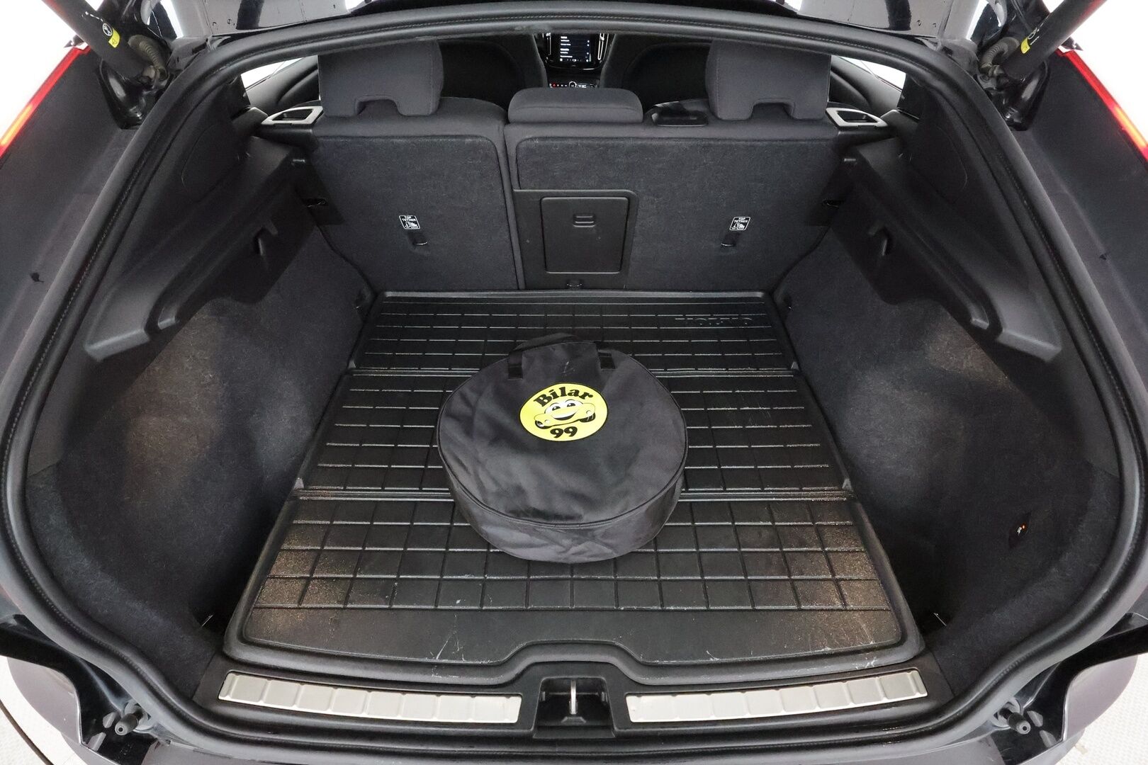 Volvo C40 2023 Recharge Single Ultimate aut - ACC | ILP | H&K | Lasikatto | Koukku | 360° | Muistipenkki | LED | Navi | BLIS | 1.Om Suomi-auto | Kahdet renkaat aluvanteilla | Merkkihuollettu | 2x laturit | SOH 94.3