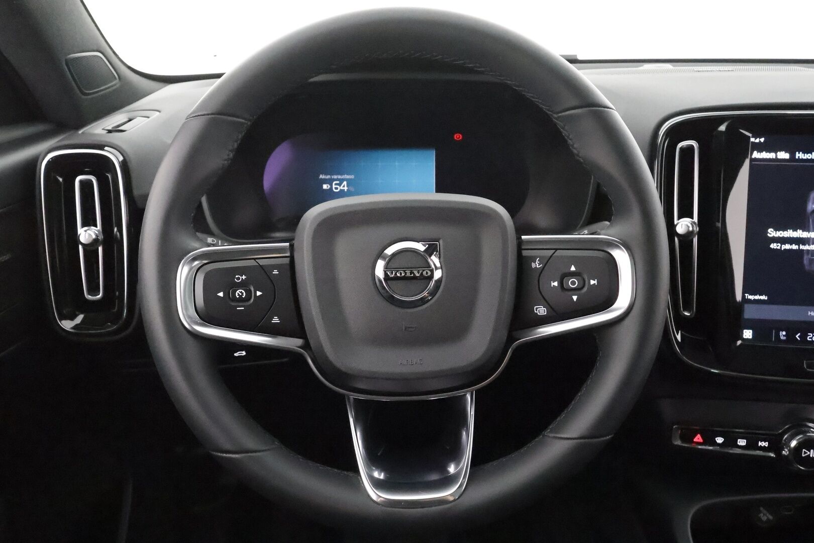 Volvo C40 2023 Recharge Single Ultimate aut - ACC | ILP | H&K | Lasikatto | Koukku | 360° | Muistipenkki | LED | Navi | BLIS | 1.Om Suomi-auto | Kahdet renkaat aluvanteilla | Merkkihuollettu | 2x laturit | SOH 94.3