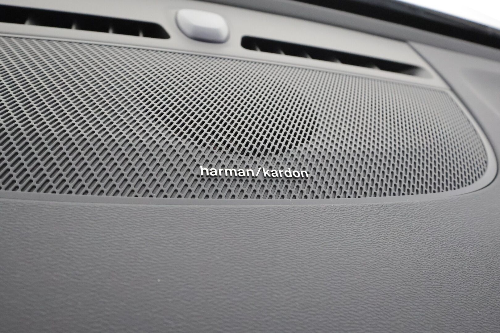 Volvo C40 2023 Recharge Single Ultimate aut - ACC | ILP | H&K | Lasikatto | Koukku | 360° | Muistipenkki | LED | Navi | BLIS | 1.Om Suomi-auto | Kahdet renkaat aluvanteilla | Merkkihuollettu | 2x laturit | SOH 94.3