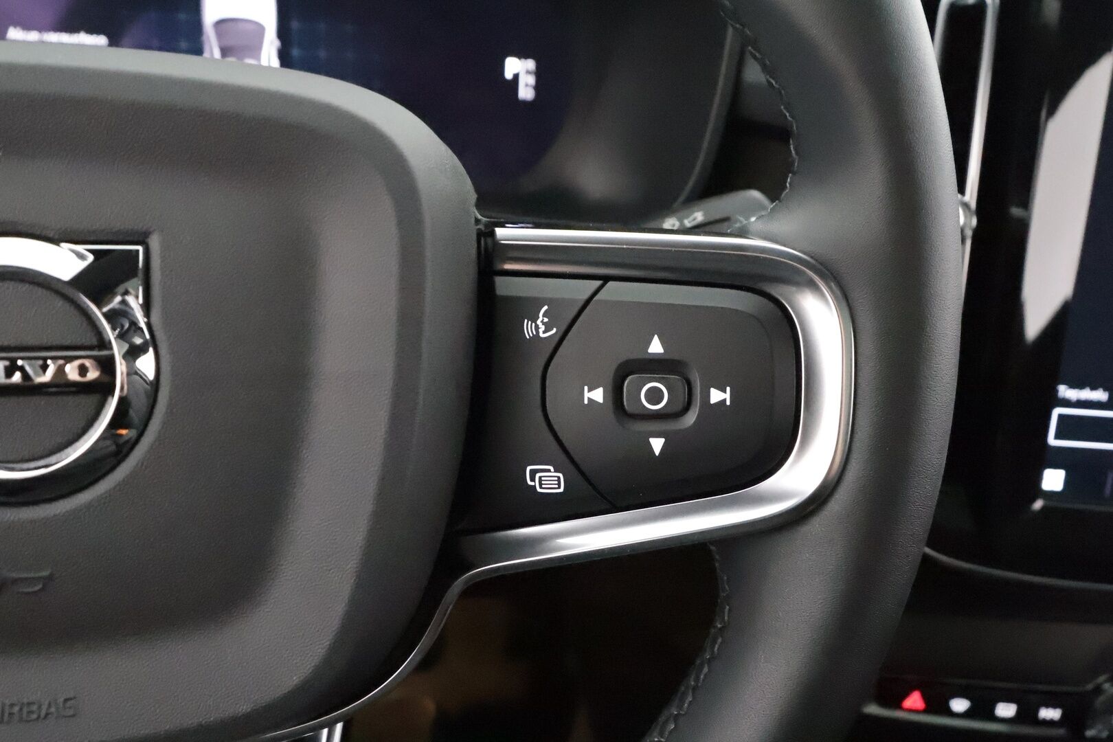 Volvo C40 2023 Recharge Single Ultimate aut - ACC | ILP | H&K | Lasikatto | Koukku | 360° | Muistipenkki | LED | Navi | BLIS | 1.Om Suomi-auto | Kahdet renkaat aluvanteilla | Merkkihuollettu | 2x laturit | SOH 94.3
