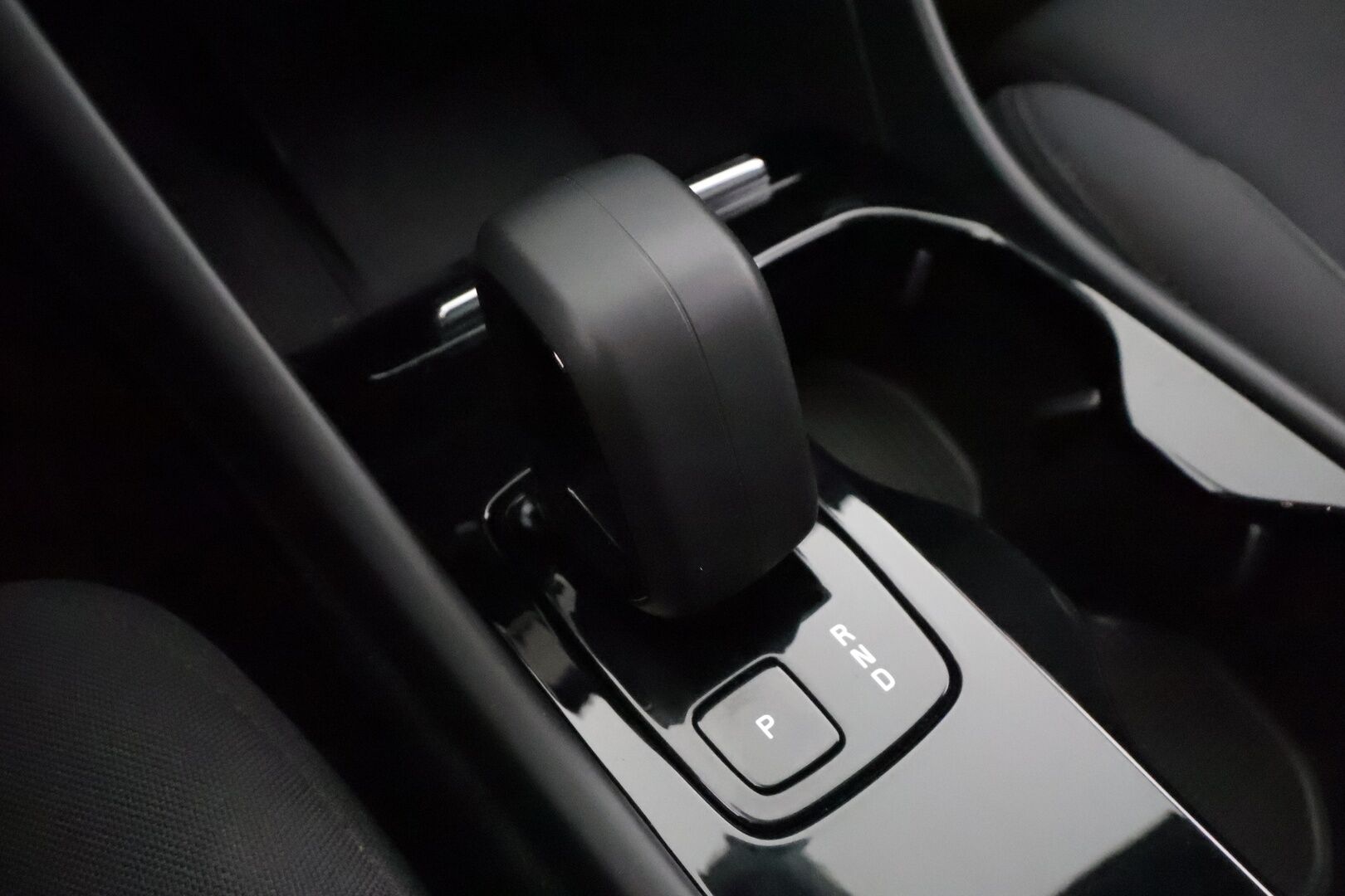 Volvo C40 2023 Recharge Single Ultimate aut - ACC | ILP | H&K | Lasikatto | Koukku | 360° | Muistipenkki | LED | Navi | BLIS | 1.Om Suomi-auto | Kahdet renkaat aluvanteilla | Merkkihuollettu | 2x laturit | SOH 94.3