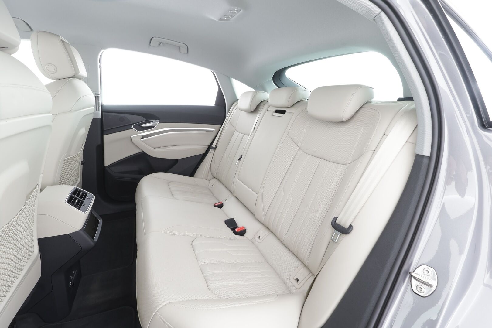 Audi e-tron 2023 Sportback 55 quattro Progress Plus - Matrix | Ilm. muistinahat | Koukku | P.kamera | Ilma-alusta | Navi |Keyless | Audi sound system | Merkkihuollot | Kahdet OEM vanteet | 2xlaturit