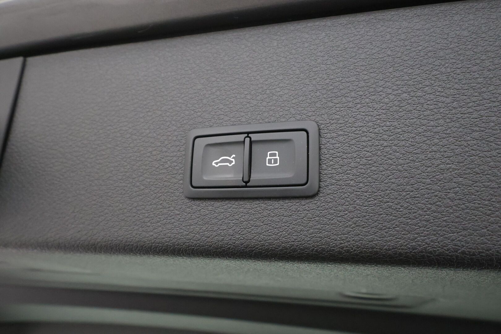 Audi e-tron 2023 Sportback 55 quattro Progress Plus - Matrix | Ilm. muistinahat | Koukku | P.kamera | Ilma-alusta | Navi |Keyless | Audi sound system | Merkkihuollot | Kahdet OEM vanteet | 2xlaturit