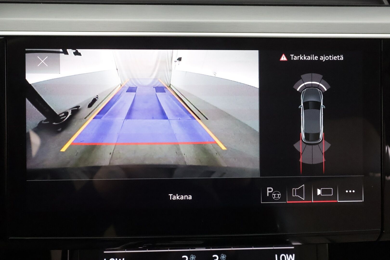 Audi e-tron 2023 Sportback 55 quattro Progress Plus - Matrix | Ilm. muistinahat | Koukku | P.kamera | Ilma-alusta | Navi |Keyless | Audi sound system | Merkkihuollot | Kahdet OEM vanteet | 2xlaturit