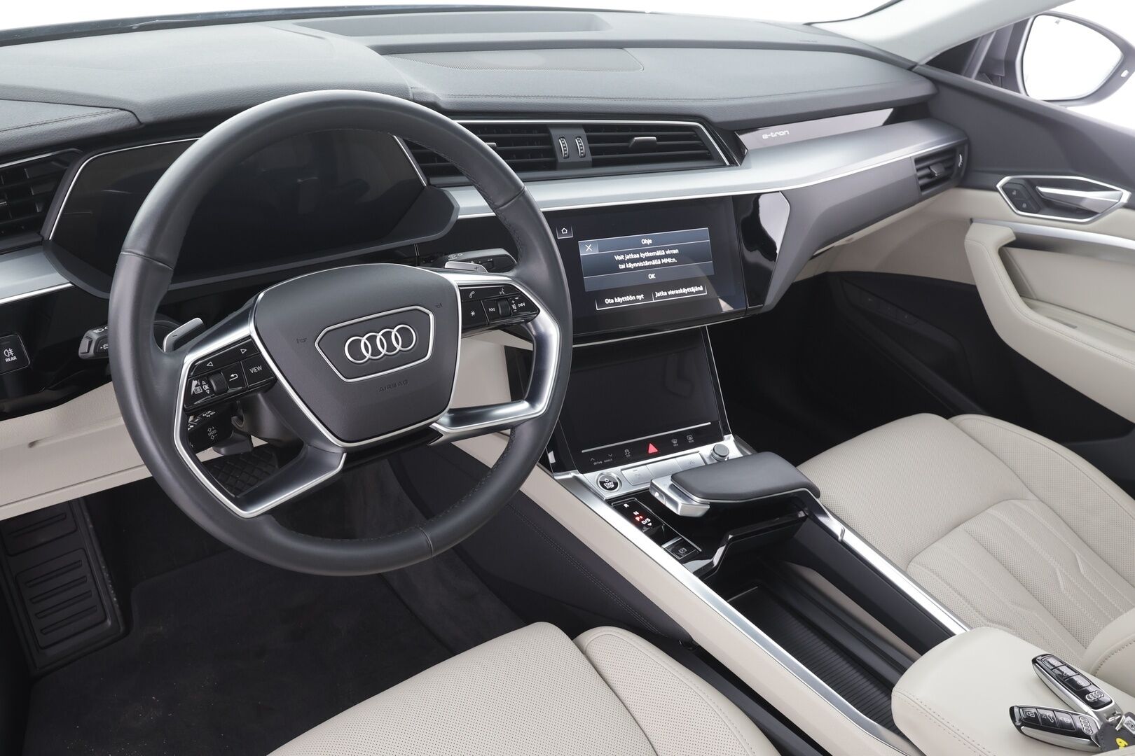 Audi e-tron 2023 Sportback 55 quattro Progress Plus - Matrix | Ilm. muistinahat | Koukku | P.kamera | Ilma-alusta | Navi |Keyless | Audi sound system | Merkkihuollot | Kahdet OEM vanteet | 2xlaturit