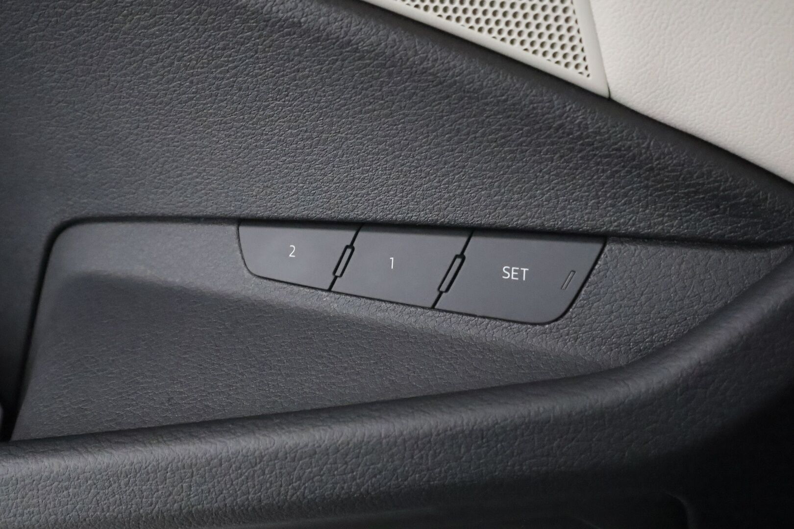 Audi e-tron 2023 Sportback 55 quattro Progress Plus - Matrix | Ilm. muistinahat | Koukku | P.kamera | Ilma-alusta | Navi |Keyless | Audi sound system | Merkkihuollot | Kahdet OEM vanteet | 2xlaturit