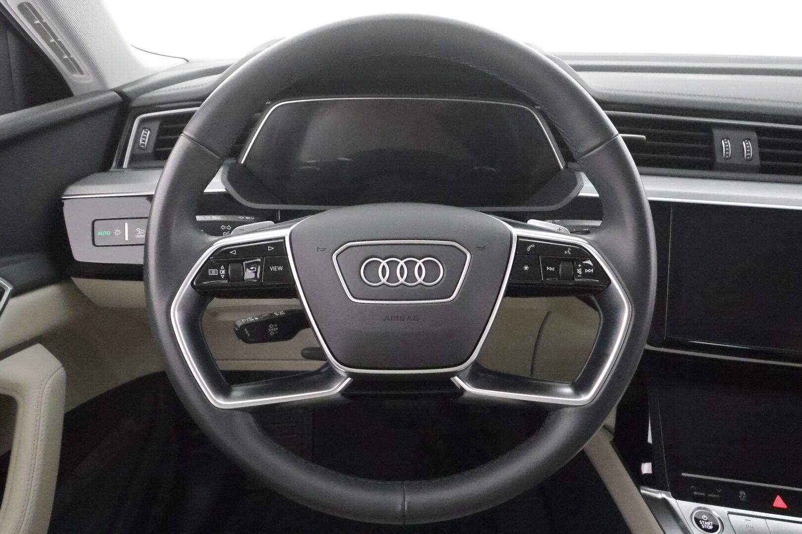 Audi e-tron 2023 Sportback 55 quattro Progress Plus - Matrix | Ilm. muistinahat | Koukku | P.kamera | Ilma-alusta | Navi |Keyless | Audi sound system | Merkkihuollot | Kahdet OEM vanteet | 2xlaturit