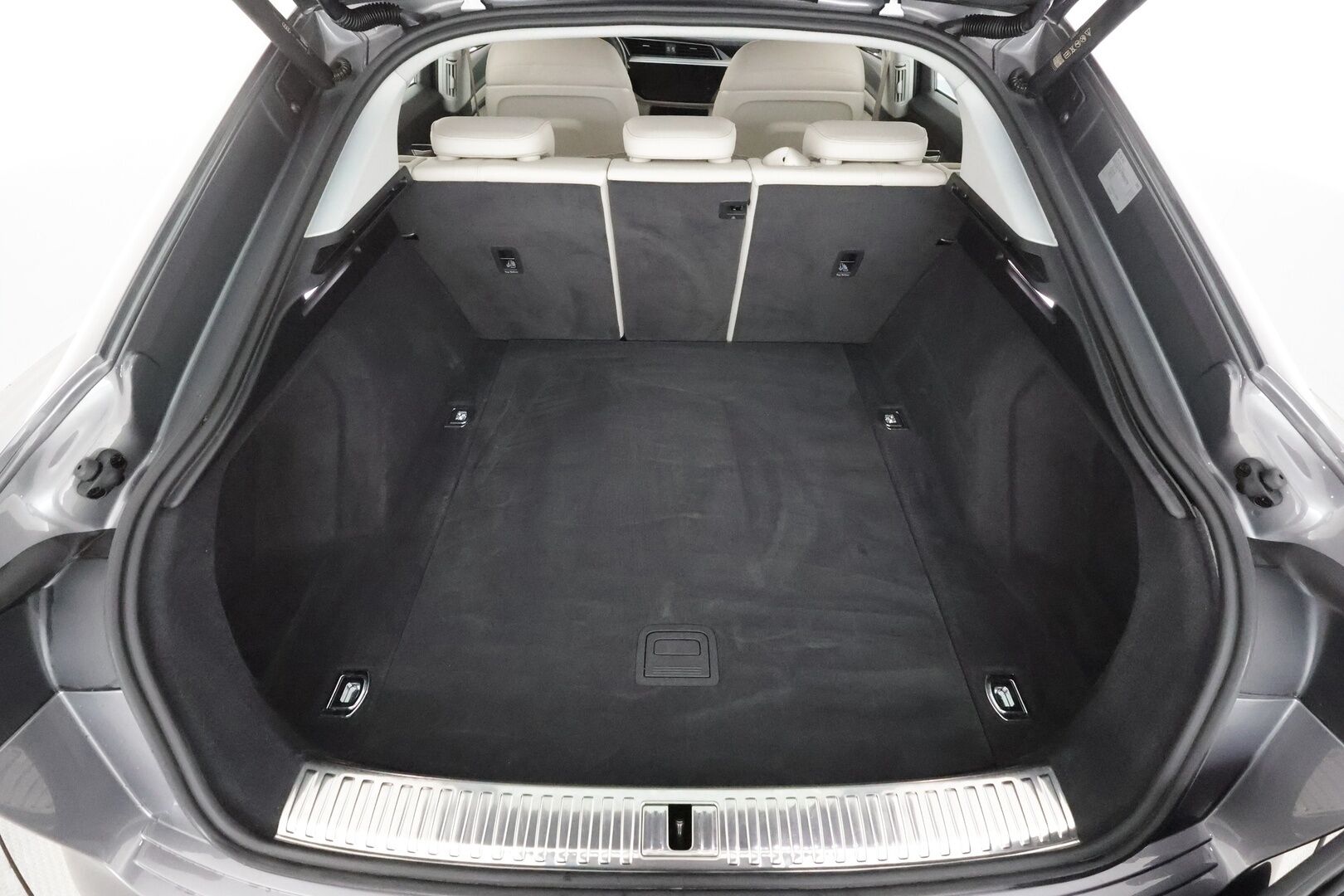Audi e-tron 2023 Sportback 55 quattro Progress Plus - Matrix | Ilm. muistinahat | Koukku | P.kamera | Ilma-alusta | Navi |Keyless | Audi sound system | Merkkihuollot | Kahdet OEM vanteet | 2xlaturit