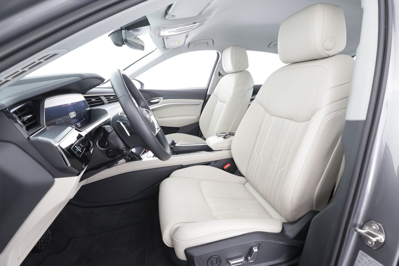 Audi e-tron 2023 Sportback 55 quattro Progress Plus - Matrix | Ilm. muistinahat | Koukku | P.kamera | Ilma-alusta | Navi |Keyless | Audi sound system | Merkkihuollot | Kahdet OEM vanteet | 2xlaturit