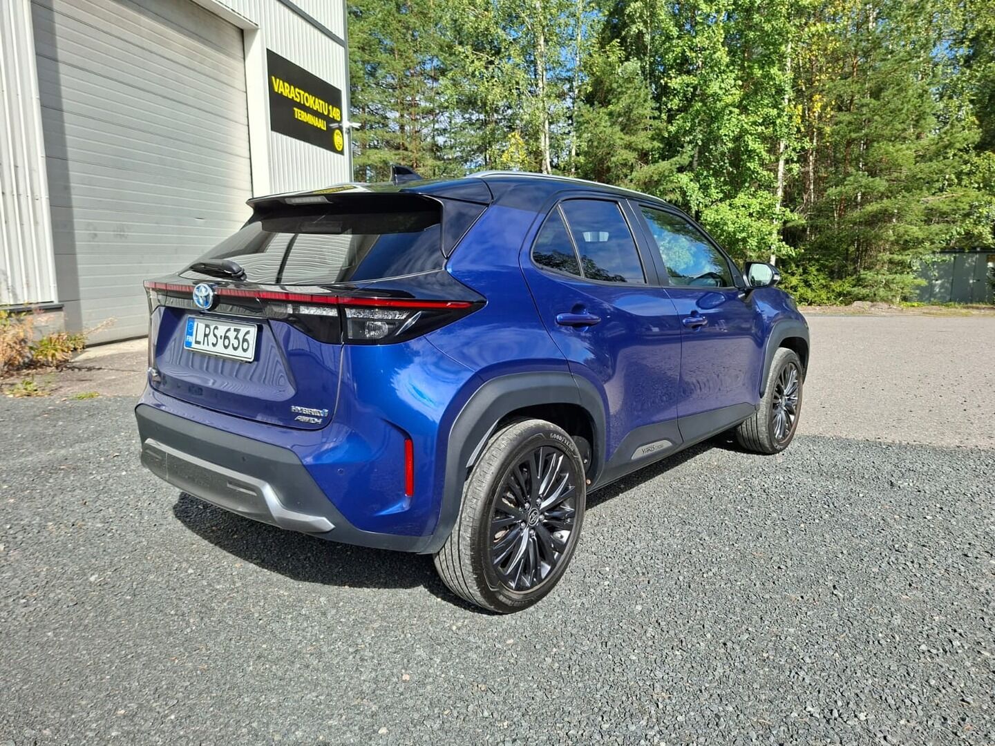 Toyota Yaris Cross 2023 1,5 Hybrid AWD-i Premium **ACC / Lasikatto / JBL / P.kamera / HUD / Lohkolämmitin / TULOSSA!! - 3,99 % KORKOTARJOUS TÄHÄN AUTOON 31.8. ASTI! - 