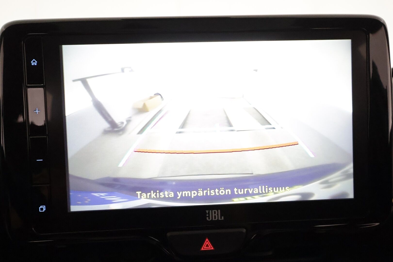 Toyota Yaris Cross 2023 1,5 Hybrid AWD-i Premium **ACC / Lasikatto / JBL / P.kamera / HUD / Lohkolämmitin / KeylessGo / Navi / Puolinahat** - 3,99 % KORKOTARJOUS TÄHÄN AUTOON 31.8. ASTI! - Suomi-auto / kahdet renkaat aluvanteilla / Merkkihuollettu 
