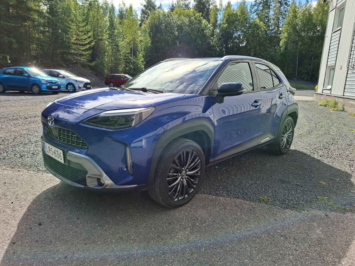 Toyota Yaris Cross 2023 1,5 Hybrid AWD-i Premium **ACC / Lasikatto / JBL / P.kamera / HUD / Lohkolämmitin / TULOSSA!! - 3,99 % KORKOTARJOUS TÄHÄN AUTOON 31.8. ASTI! - 
