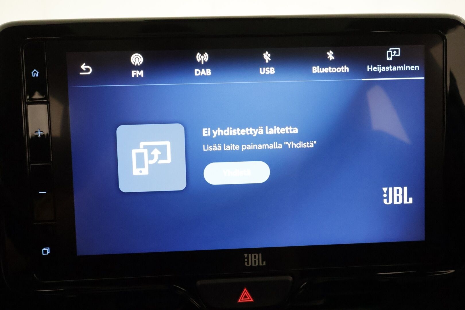 Toyota Yaris Cross 2023 1,5 Hybrid AWD-i Premium **ACC / Lasikatto / JBL / P.kamera / HUD / Lohkolämmitin / KeylessGo / Navi / Puolinahat** - 3,99 % KORKOTARJOUS TÄHÄN AUTOON 31.8. ASTI! - Suomi-auto / kahdet renkaat aluvanteilla / Merkkihuollettu 