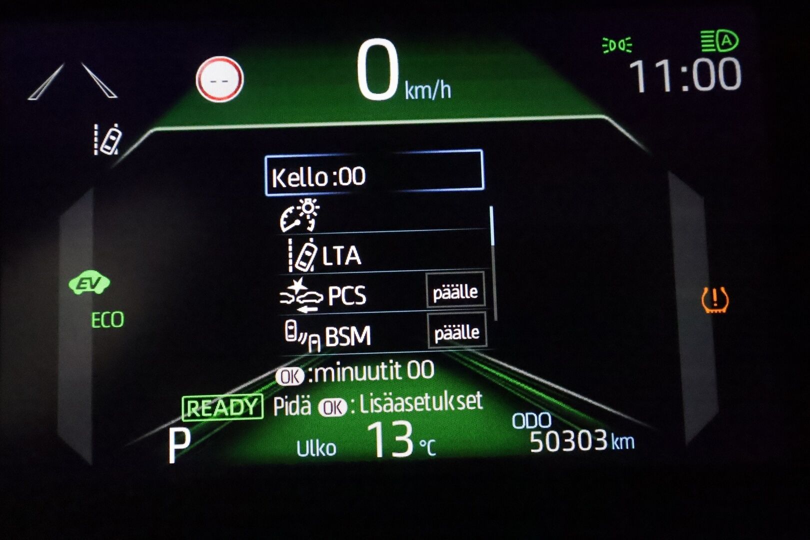 Toyota Yaris Cross 2023 1,5 Hybrid AWD-i Premium **ACC / Lasikatto / JBL / P.kamera / HUD / Lohkolämmitin / KeylessGo / Navi / Puolinahat** - 3,99 % KORKOTARJOUS TÄHÄN AUTOON 31.8. ASTI! - Suomi-auto / kahdet renkaat aluvanteilla / Merkkihuollettu 