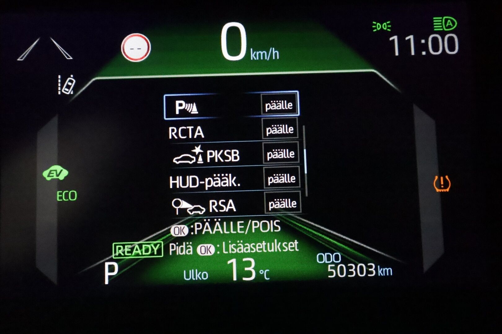 Toyota Yaris Cross 2023 1,5 Hybrid AWD-i Premium **ACC / Lasikatto / JBL / P.kamera / HUD / Lohkolämmitin / KeylessGo / Navi / Puolinahat** - 3,99 % KORKOTARJOUS TÄHÄN AUTOON 31.8. ASTI! - Suomi-auto / kahdet renkaat aluvanteilla / Merkkihuollettu 