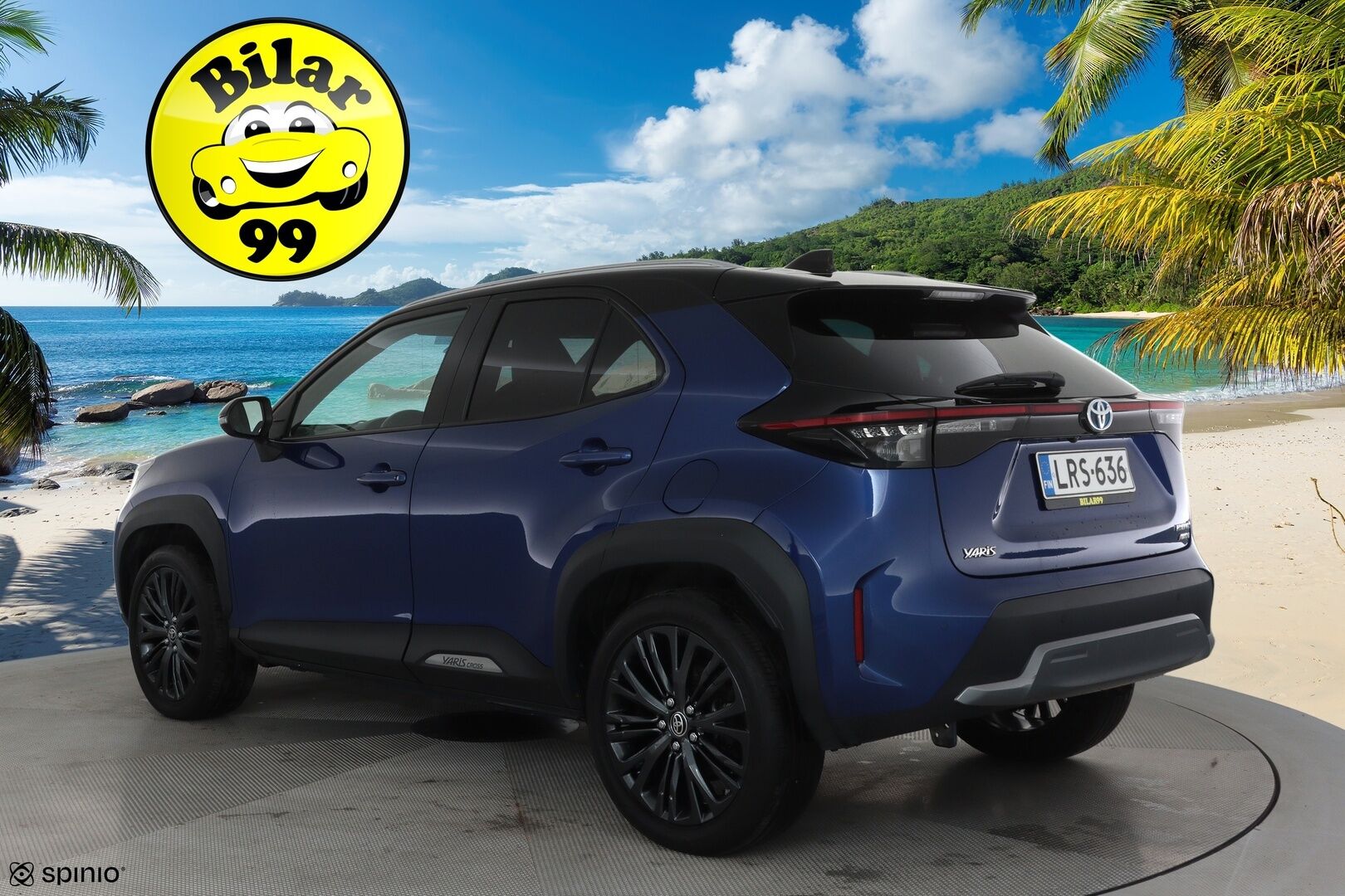 Toyota Yaris Cross 2023 1,5 Hybrid AWD-i Premium **ACC / Lasikatto / JBL / P.kamera / HUD / Lohkolämmitin / KeylessGo / Navi / Puolinahat** - 3,99 % KORKOTARJOUS TÄHÄN AUTOON 31.8. ASTI! - Suomi-auto / kahdet renkaat aluvanteilla / Merkkihuollettu 