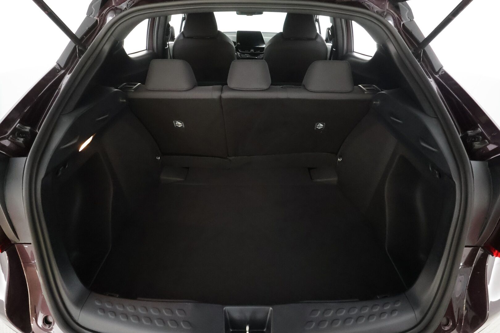 Toyota C-HR 2023 1,8 Hybrid Intense Edition * ACC / P.kamera / LED / Navi / Koukku / KeylessGo / Puolinahat * - Kahdet renkaat aluvanteilla / Merkkihuollettu - HULLUT BLACKWEEK JATKOT - KORKOTARJOUS 2,49%