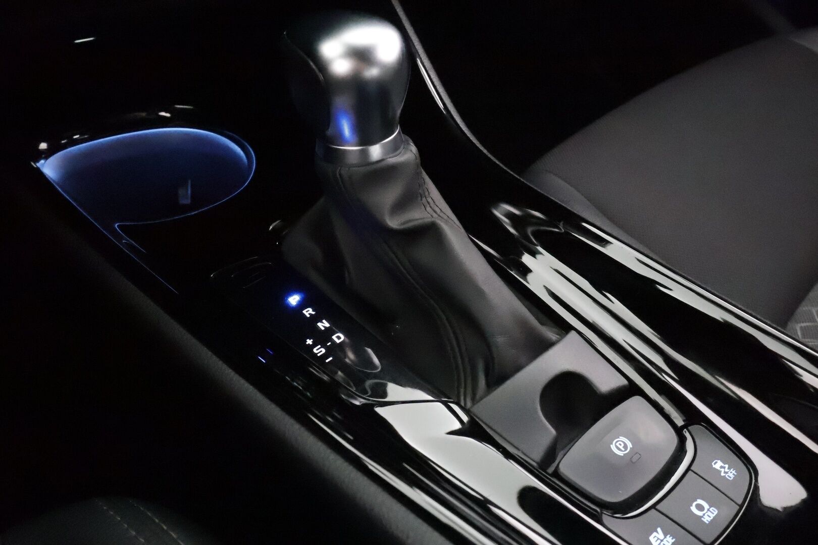 Toyota C-HR 2022 2,0 Hybrid Intense Edition * Koukku / ACC / LED / P.kamera / Kaistavahti / Navi / Keyless * - Suomi-auto / Kahdet renkaat / Merkkihuollot