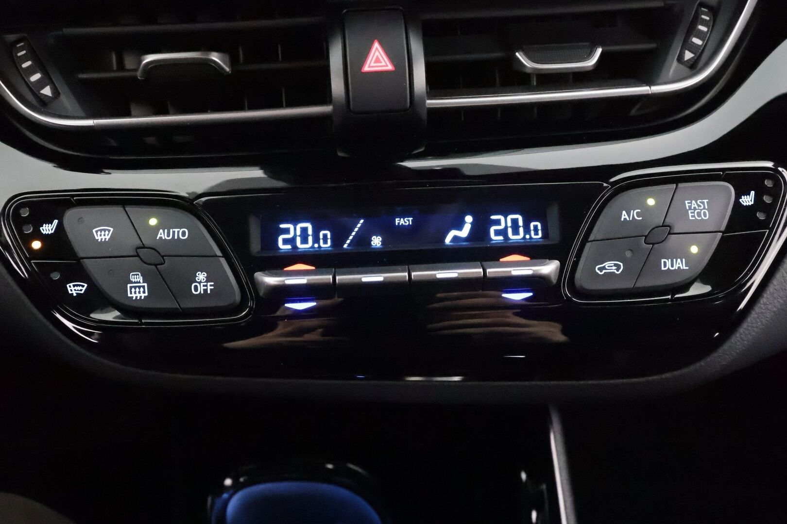 Toyota C-HR 2022 2,0 Hybrid Intense Edition * Koukku / ACC / LED / P.kamera / Kaistavahti / Navi / Keyless * - Suomi-auto / Kahdet renkaat / Merkkihuollot