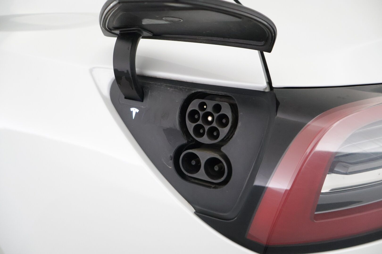 Tesla Model 3 2021 Model 3 Sedan (AA) 4ov - Vetokoukku