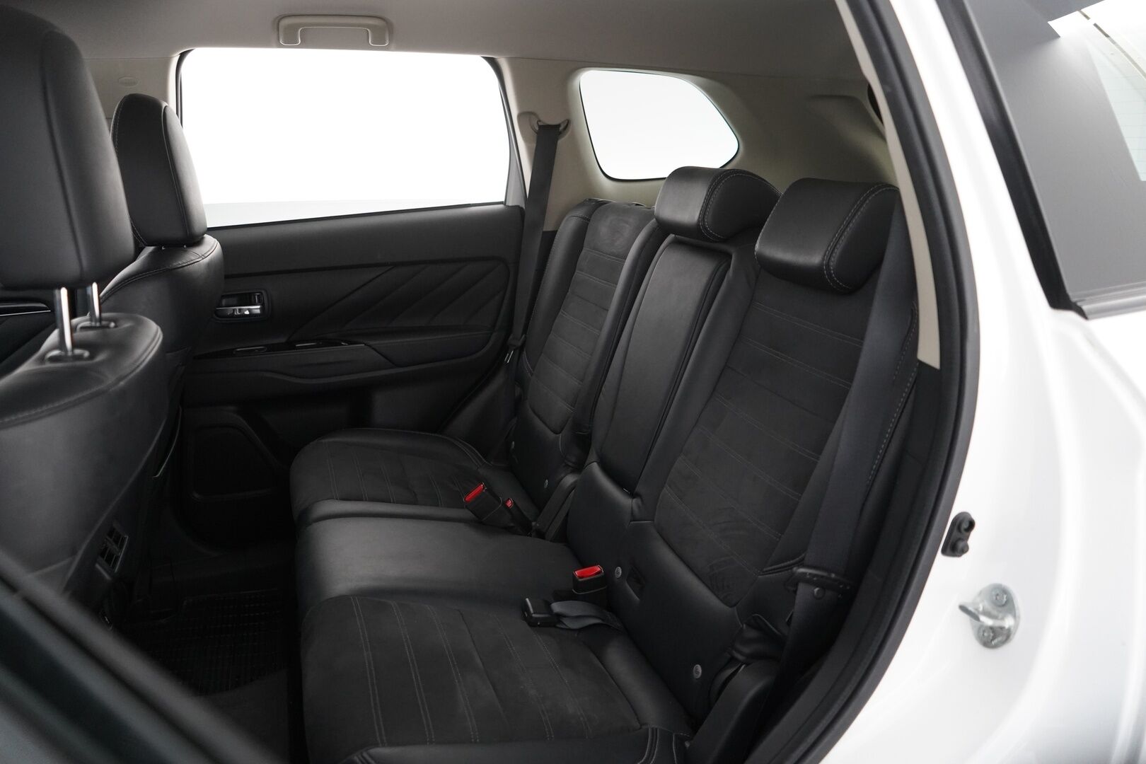 Mitsubishi Outlander PHEV 2019 Instyle Business 4WD 5P - Adapt.Vakkari / Koukku / Lisälämmitin / Puolinahat / Led-valot / Merkkihuollot