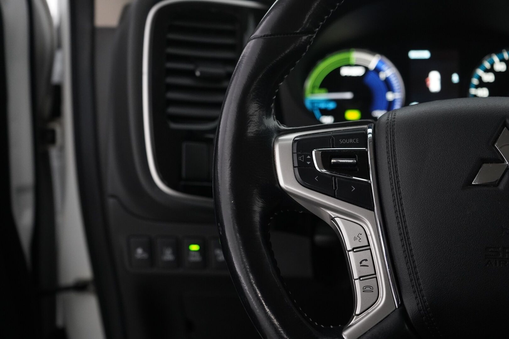 Mitsubishi Outlander PHEV 2019 Instyle Business 4WD 5P - Adapt.Vakkari / Koukku / Lisälämmitin / Puolinahat / Led-valot / Merkkihuollot