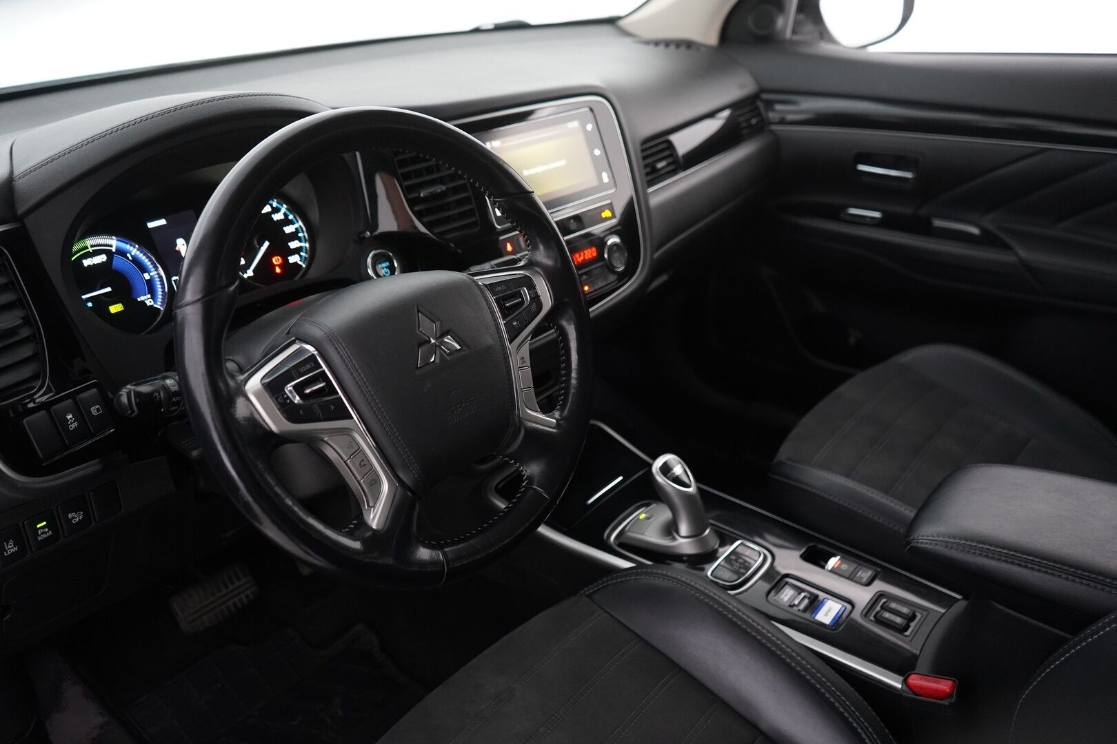 Mitsubishi Outlander PHEV 2019 Instyle Business 4WD 5P - Adapt.Vakkari / Koukku / Lisälämmitin / Puolinahat / Led-valot / Merkkihuollot