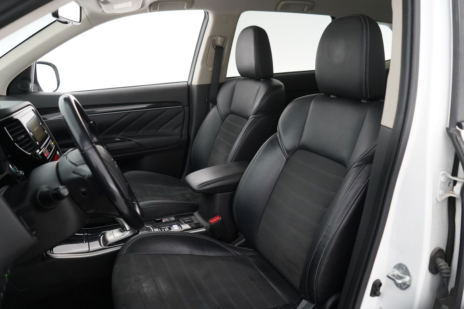 Mitsubishi Outlander PHEV 2019 Instyle Business 4WD 5P - Adapt.Vakkari / Koukku / Lisälämmitin / Puolinahat / Led-valot / Merkkihuollot