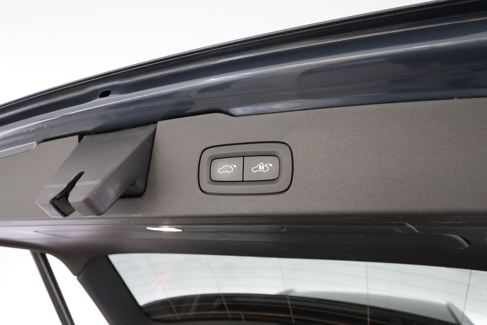 Volvo V60 2023 T6 AWD Long Range Plus Bright aut - | ACC | Koukku | H/K | Full-LED | Muistipenkit | P.Kamera | Keyless | Sporttinahat | Apple&Android | 1.Om suomi-auto | Vaalea nahkasisusta | Kahdet Renkaat |