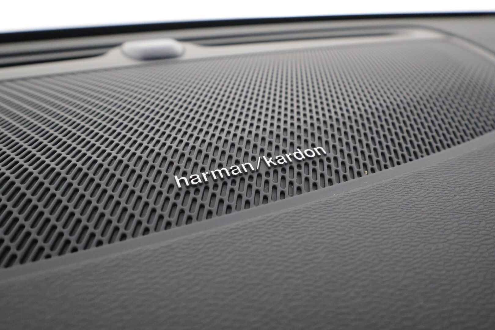 Volvo V60 2023 T6 AWD Long Range Plus Bright aut - | ACC | Koukku | H/K | Full-LED | Muistipenkit | P.Kamera | Keyless | Sporttinahat | Apple&Android | 1.Om suomi-auto | Vaalea nahkasisusta | Kahdet Renkaat |