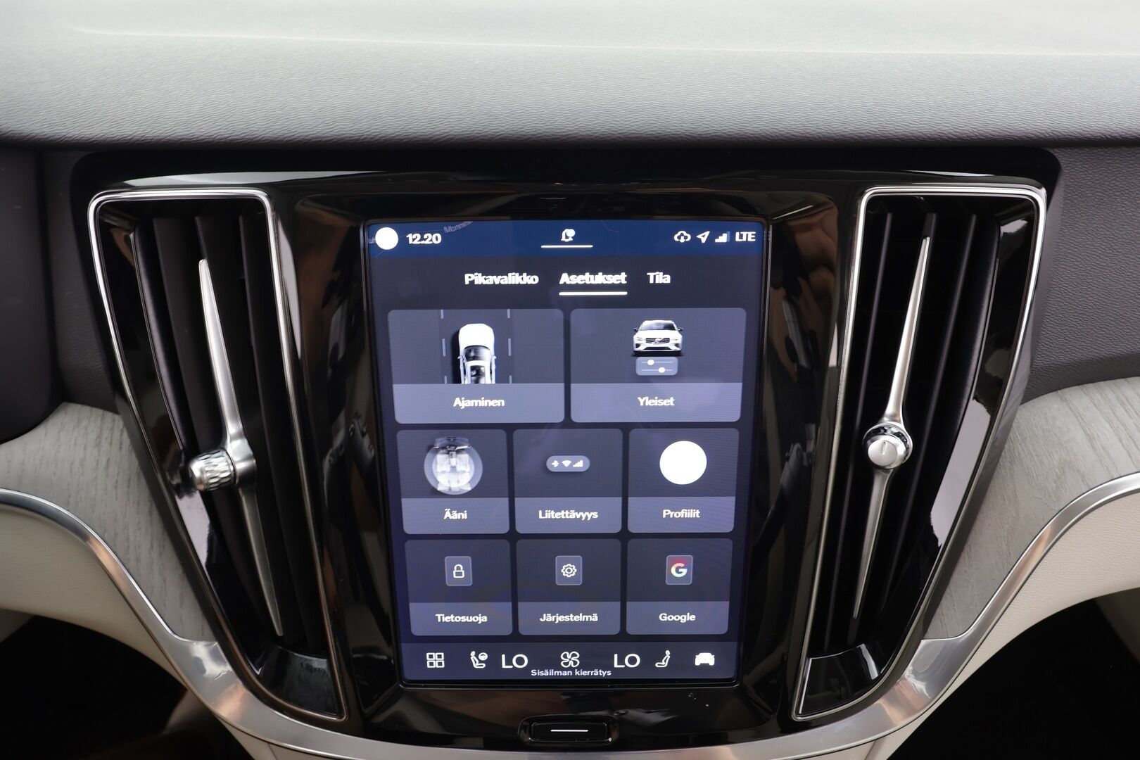 Volvo V60 2023 T6 AWD Long Range Plus Bright aut - | ACC | Koukku | H/K | Full-LED | Muistipenkit | P.Kamera | Keyless | Sporttinahat | Apple&Android | 1.Om suomi-auto | Vaalea nahkasisusta | Kahdet Renkaat |