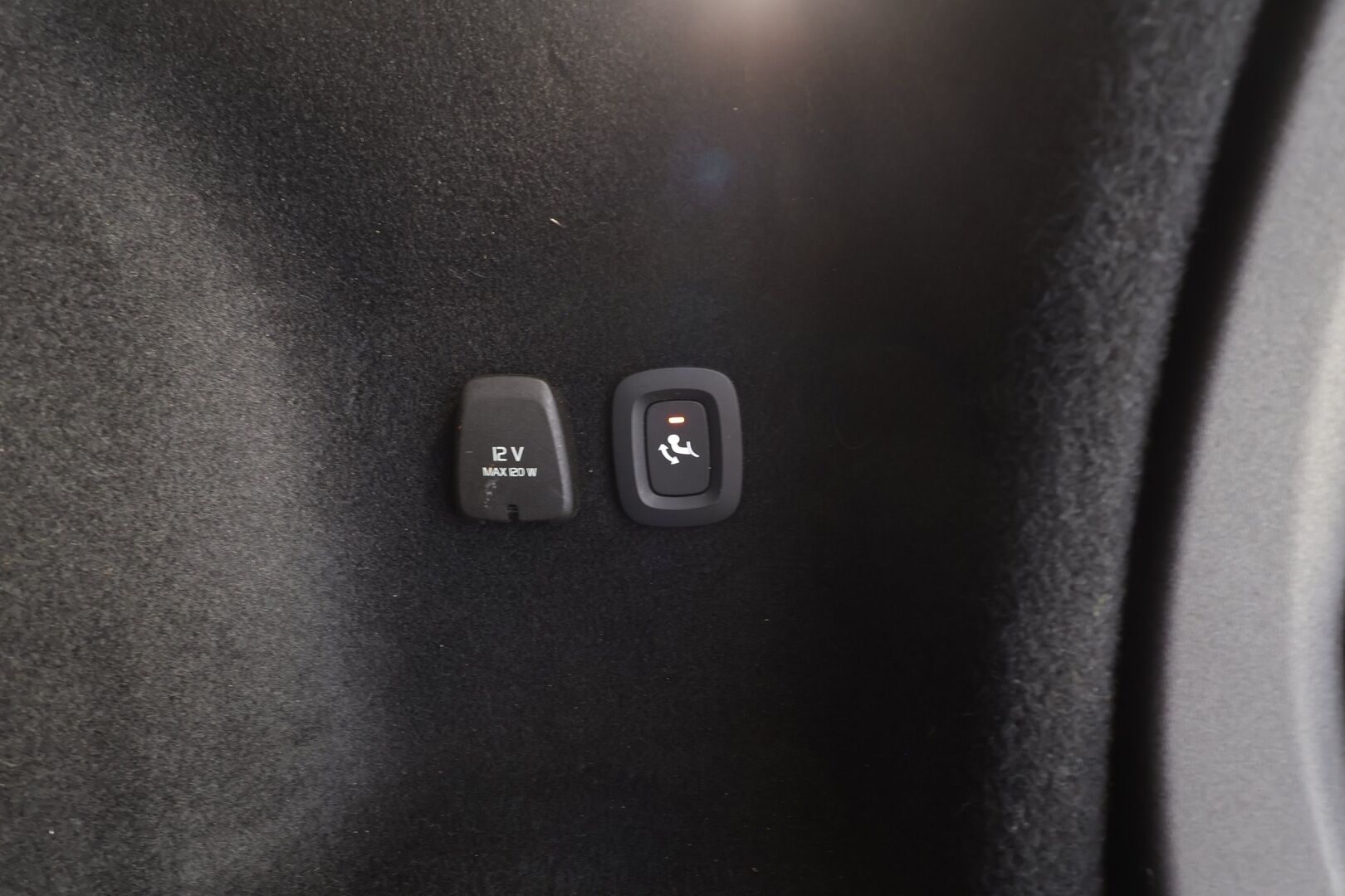 Volvo V60 2023 T6 AWD Long Range Plus Bright aut - | ACC | Koukku | H/K | Full-LED | Muistipenkit | P.Kamera | Keyless | Sporttinahat | Apple&Android | 1.Om suomi-auto | Vaalea nahkasisusta | Kahdet Renkaat |