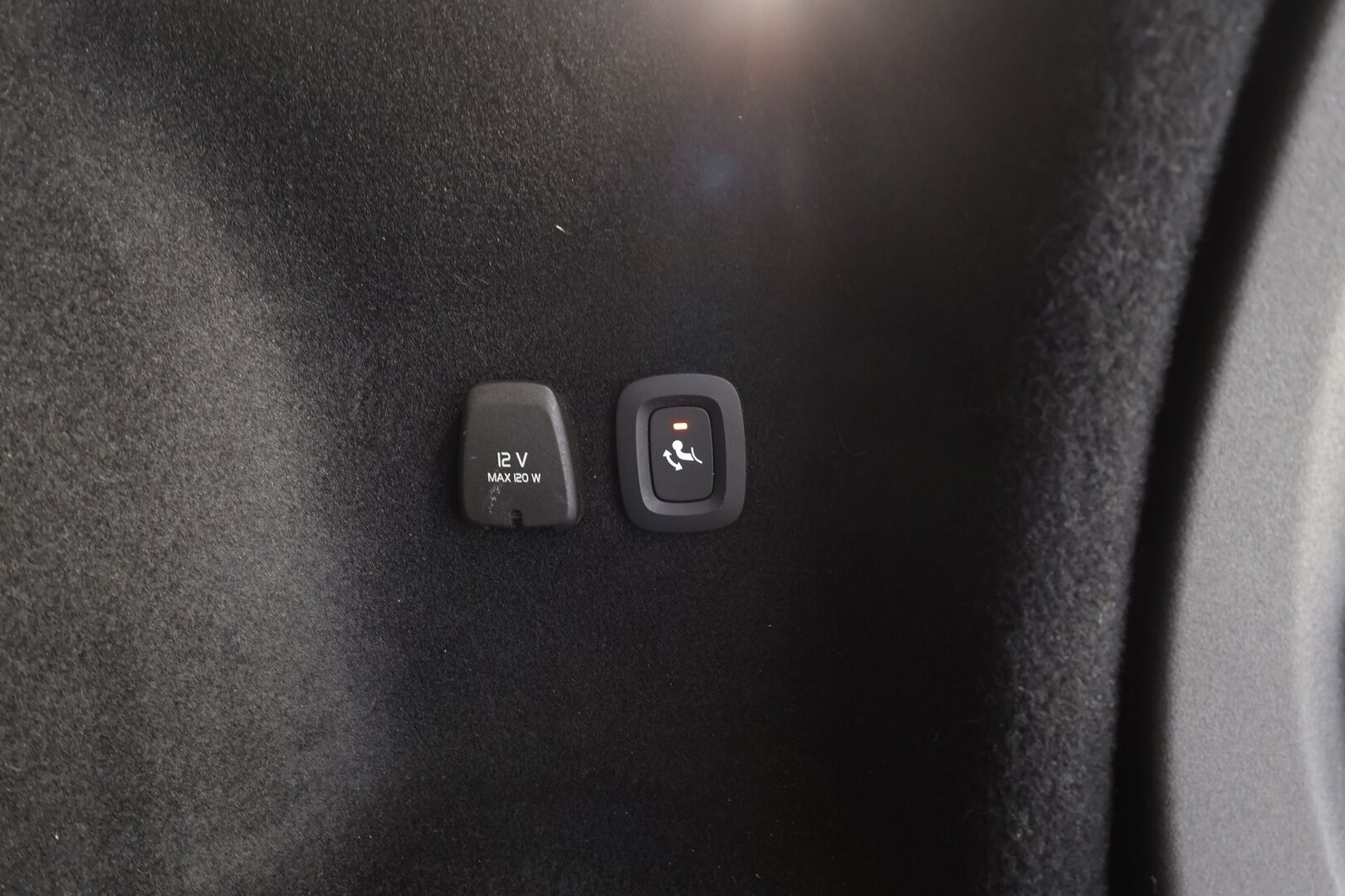 Volvo V60 2023 T6 AWD Long Range Plus Bright aut - | ACC | Koukku | H/K | Full-LED | Muistipenkit | P.Kamera | Keyless | Sporttinahat | Apple&Android | 1.Om suomi-auto | Vaalea nahkasisusta | Kahdet Renkaat |