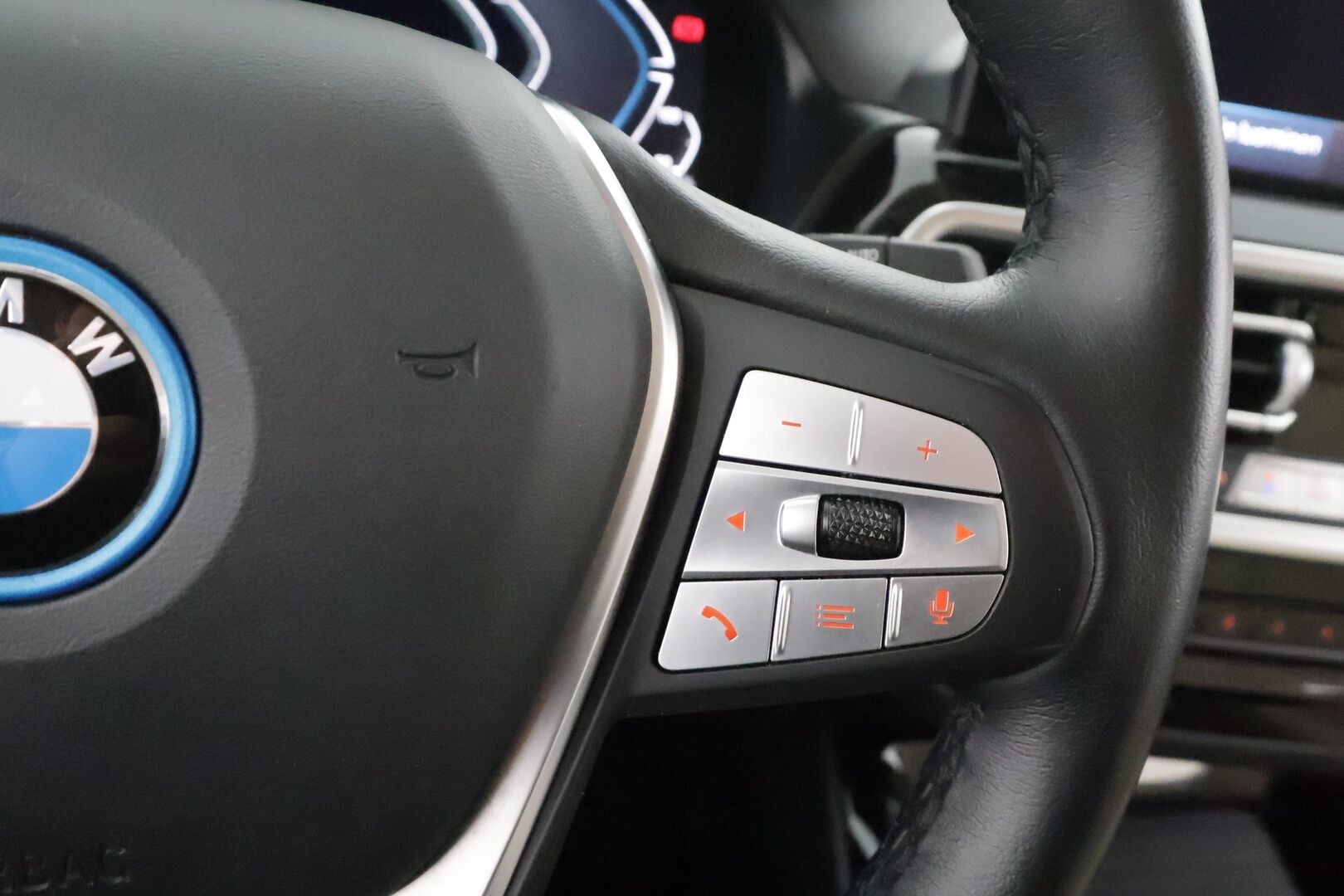 BMW X3 2023 G01 xDrive 30e A Charged Edition * ACC / Hifi / P.kamera / LED / Navi / Sporttinahat / Sähköluukku * - 1.Om Suomi-auto / Kahdet renkaat aluvanteilla