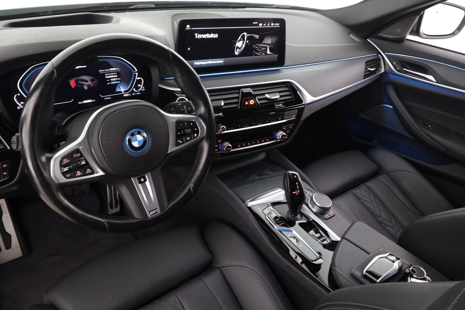 BMW 530 2022 G31 Touring A Charged Edition M Sport * H&K / ACC / LED / 360° / Sportpenkki Muistilla / Koukku / Navi / Keyless * - 2x Latauskaapelit / Kahdet renkaat / Merkkihuollettu - HULLU BLACKWEEK KORKOTARJOUS 2,49%