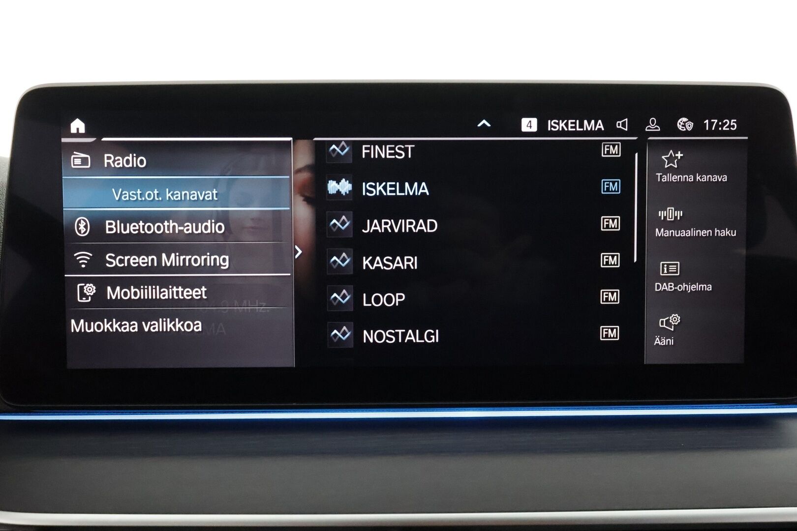 BMW 530 2022 G31 Touring A Charged Edition M Sport * H&K / ACC / LED / 360° / Sportpenkki Muistilla / Koukku / Navi / Keyless * - 2x Latauskaapelit / Kahdet renkaat / Merkkihuollettu - HULLU BLACKWEEK KORKOTARJOUS 2,49%