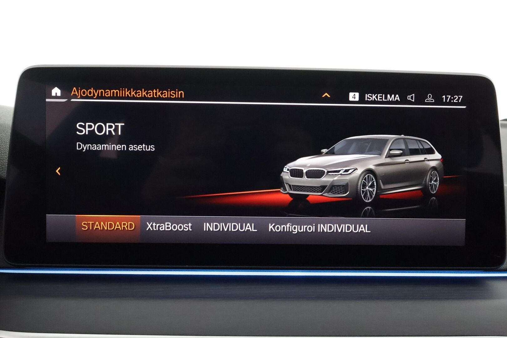 BMW 530 2022 G31 Touring A Charged Edition M Sport * H&K / ACC / LED / 360° / Sportpenkki Muistilla / Koukku / Navi / Keyless * - 2x Latauskaapelit / Kahdet renkaat / Merkkihuollettu - HULLU BLACKWEEK KORKOTARJOUS 2,49%