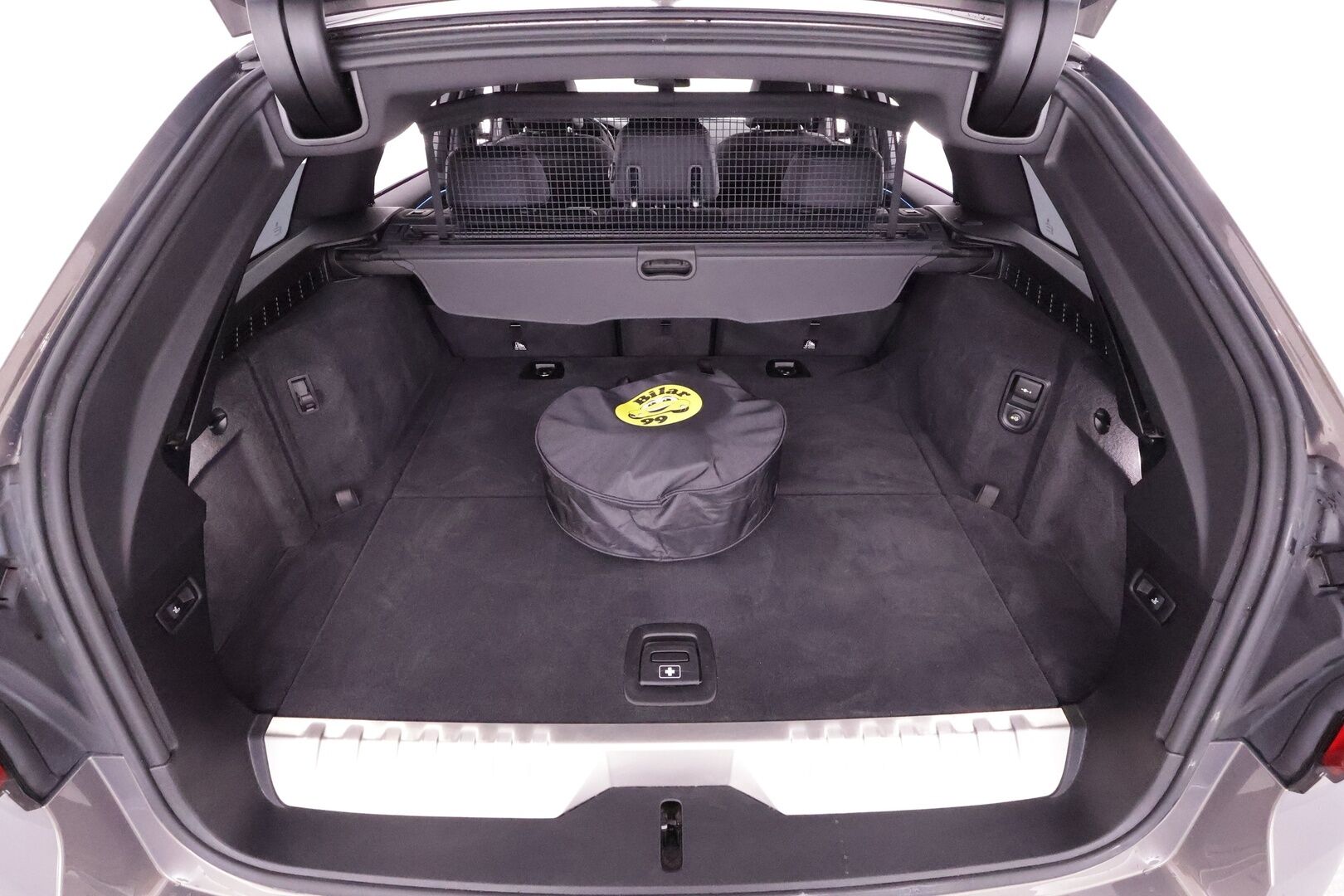 BMW 530 2022 G31 Touring A Charged Edition M Sport * H&K / ACC / LED / 360° / Sportpenkki Muistilla / Koukku / Navi / Keyless * - 2x Latauskaapelit / Kahdet renkaat / Merkkihuollettu - HULLU BLACKWEEK KORKOTARJOUS 2,49%