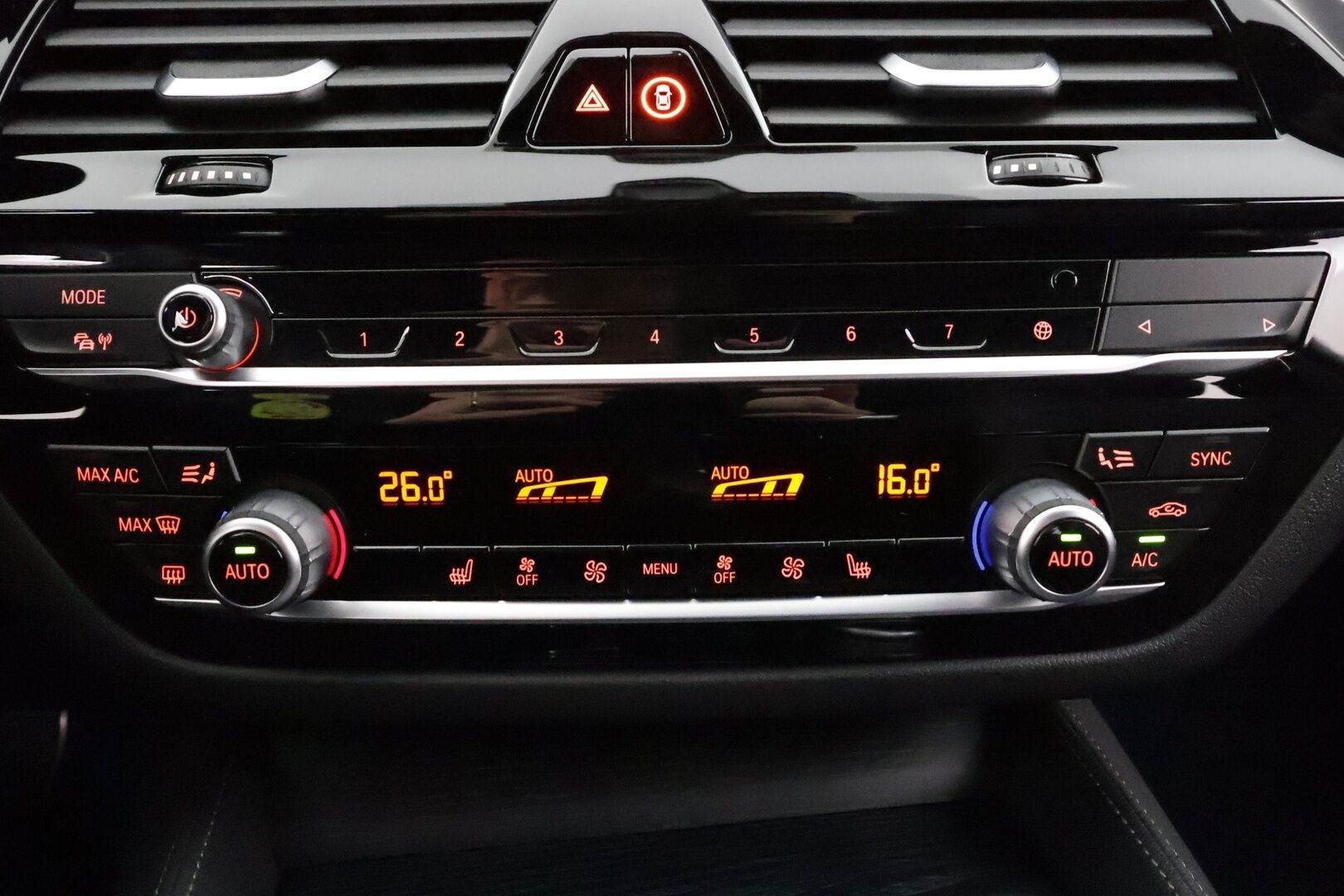 BMW 530 2022 G31 Touring A Charged Edition M Sport * H&K / ACC / LED / 360° / Sportpenkki Muistilla / Koukku / Navi / Keyless * - 2x Latauskaapelit / Kahdet renkaat / Merkkihuollettu - HULLU BLACKWEEK KORKOTARJOUS 2,49%