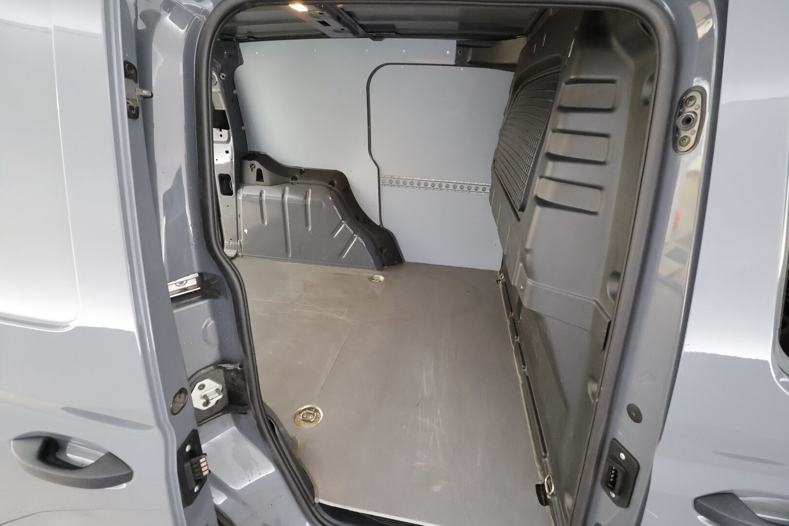 Volkswagen Caddy 2023 Cargo 2,0 TDI * 1.Om Suomi-auto / Vakkari / Webasto / ALV / 2x Renkaat / LED-Lisä * - Merkkihuollettu